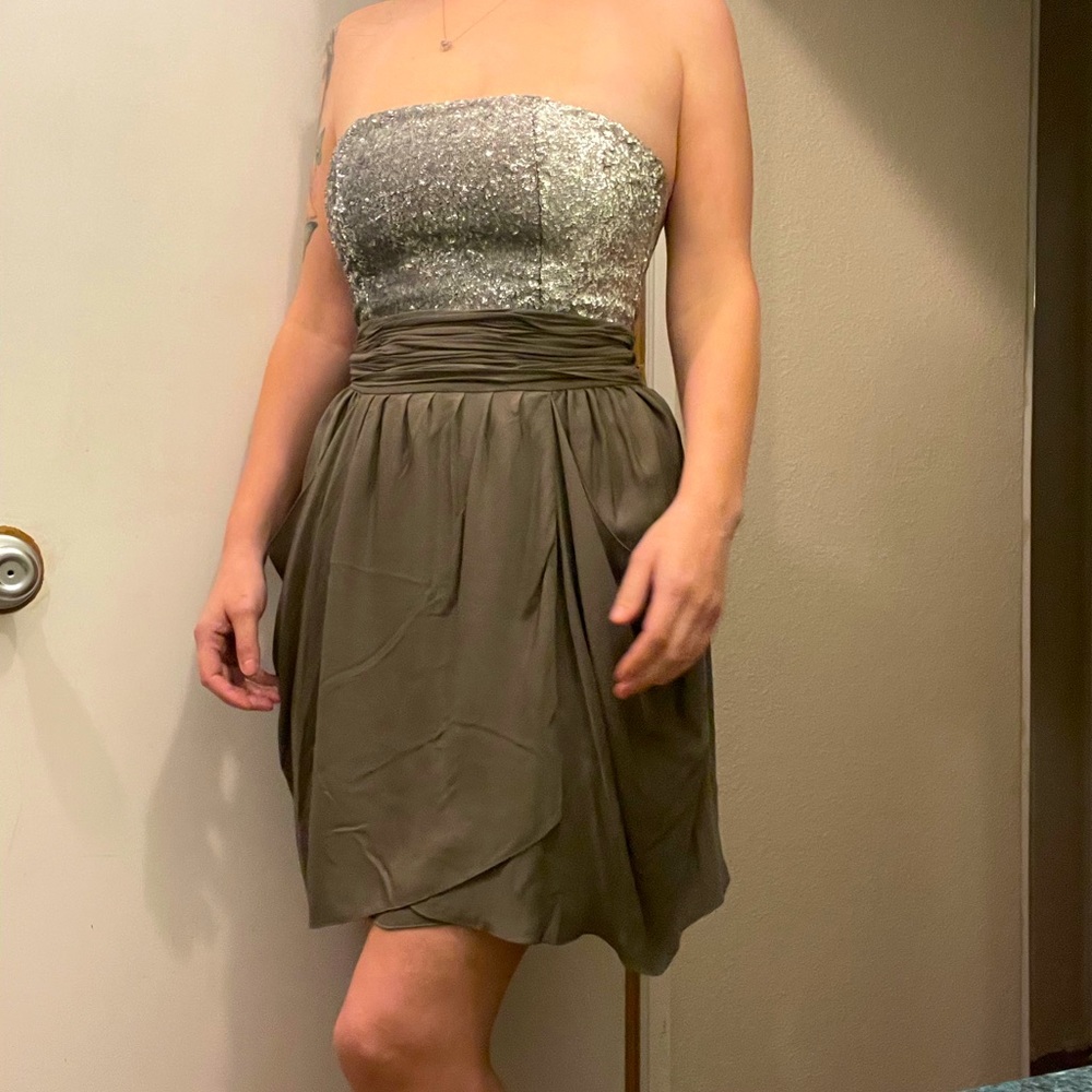 Alice + Olivia grey dress size 4